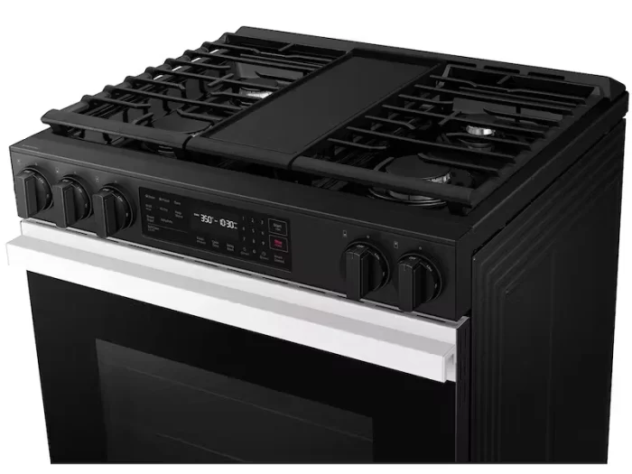 Bespoke 6.0 cu. ft. Smart Slide-In Gas Range with Air Fry & Precision Knobs in White Glass - Image 4