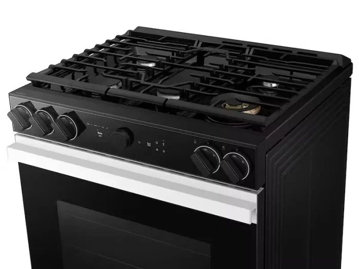 Bespoke 6.0 cu. ft. Smart Slide-In Gas Range with Smart Oven Camera & Illuminated Precision Knobs in Stainless Steel - Image 3