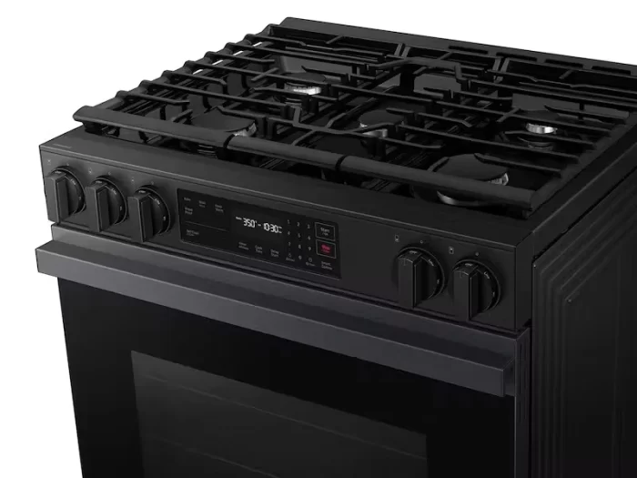 Bespoke 6.0 cu. ft. Smart Slide-In Gas Range with Precision Knobs - Image 3