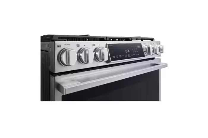 LG Studio - LG STUDIO 6.3 cu. ft. InstaView® Gas Slide-in Range with ProBake Convection® and Air Fry - Image 3