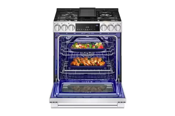 LG Studio - LG STUDIO 6.3 cu. ft. InstaView® Gas Slide-in Range with ProBake Convection® and Air Fry - Image 4