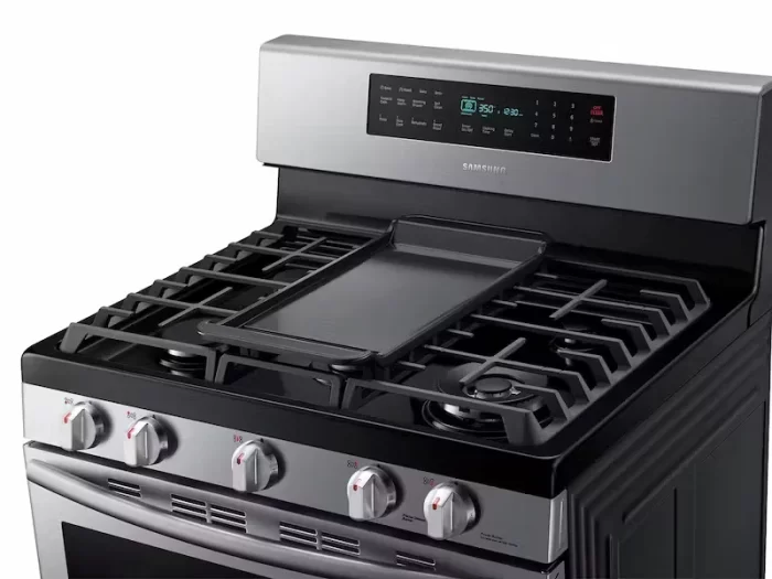 5.8 cu. ft. Gas Range with True Convection in Stainless Steel - Image 3