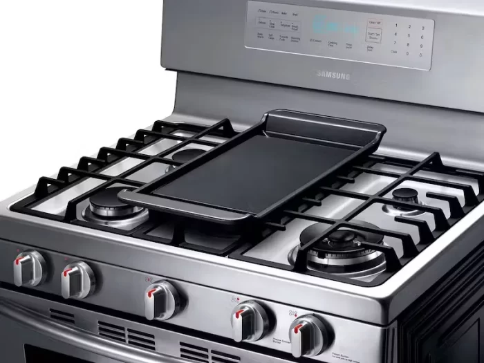 5.8 cu. ft. Gas Range with True Convection in Stainless Steel - Image 7