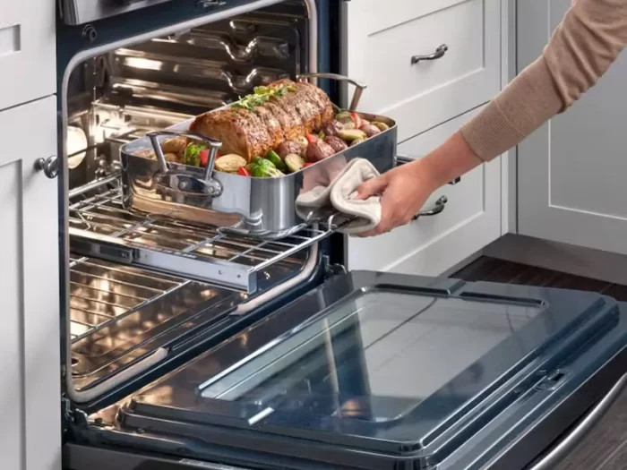 5.8 cu. ft. Gas Range with True Convection in Stainless Steel - Image 8