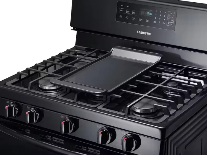 5.8 cu. ft. Gas Range in Black - Image 4